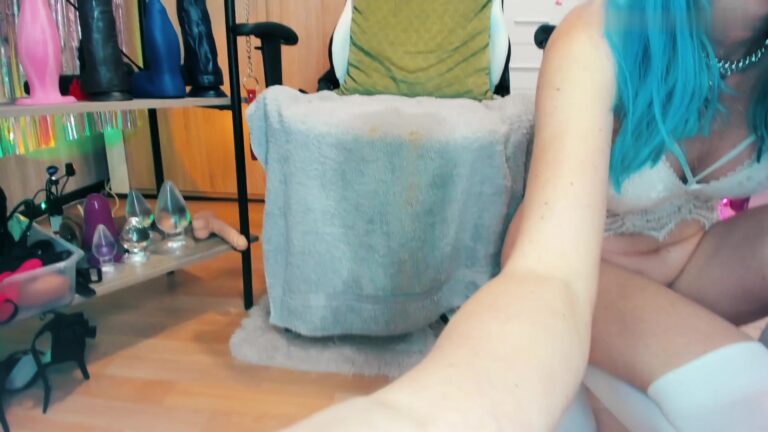 She couldn’t resist and pooped after orgasm, Anal_Queen_Mona
